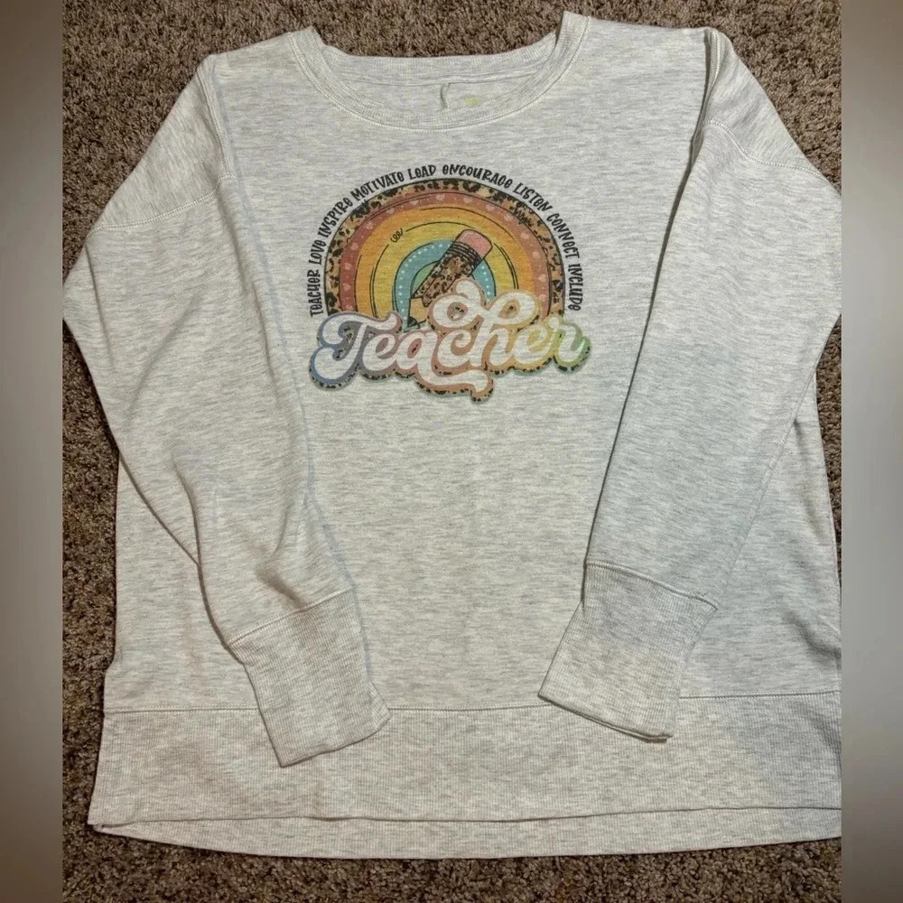 TEACHER graphic crewneck Rainbow and Pencil size medium